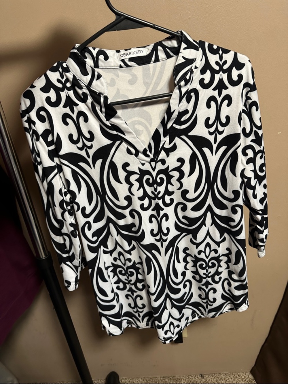 Ceasikery Black & White Patterned V-Neck Tunic